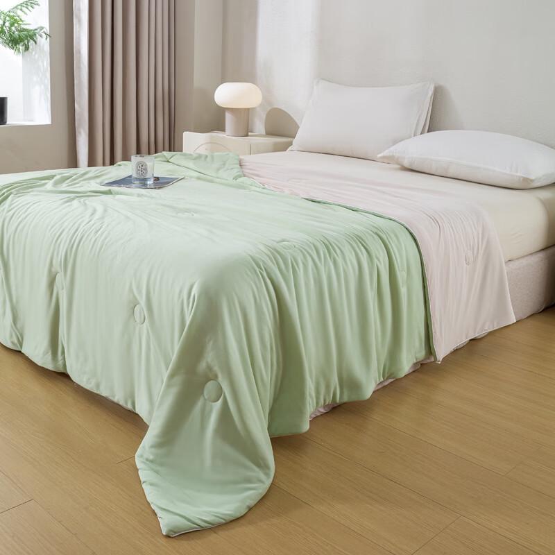 Louis Caro Lightweight Cooling Knit Quilt