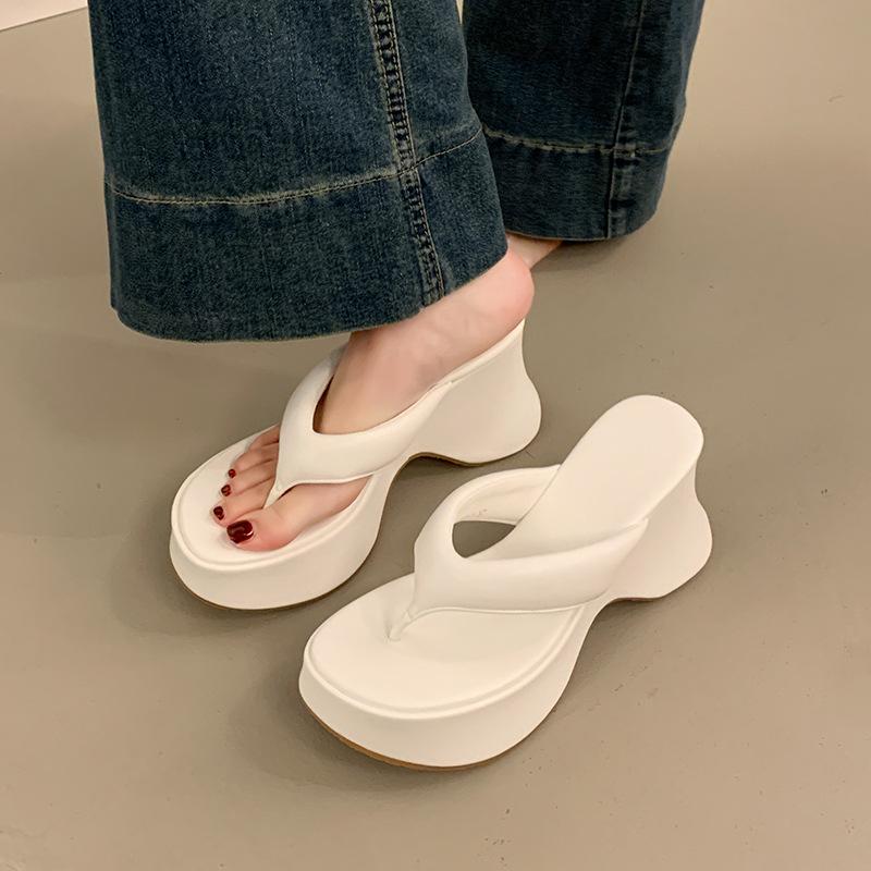 Muffin outerwear wedge heels slippers women's 2025 summer new thick-bottomed toe small fashion beach cool slippers