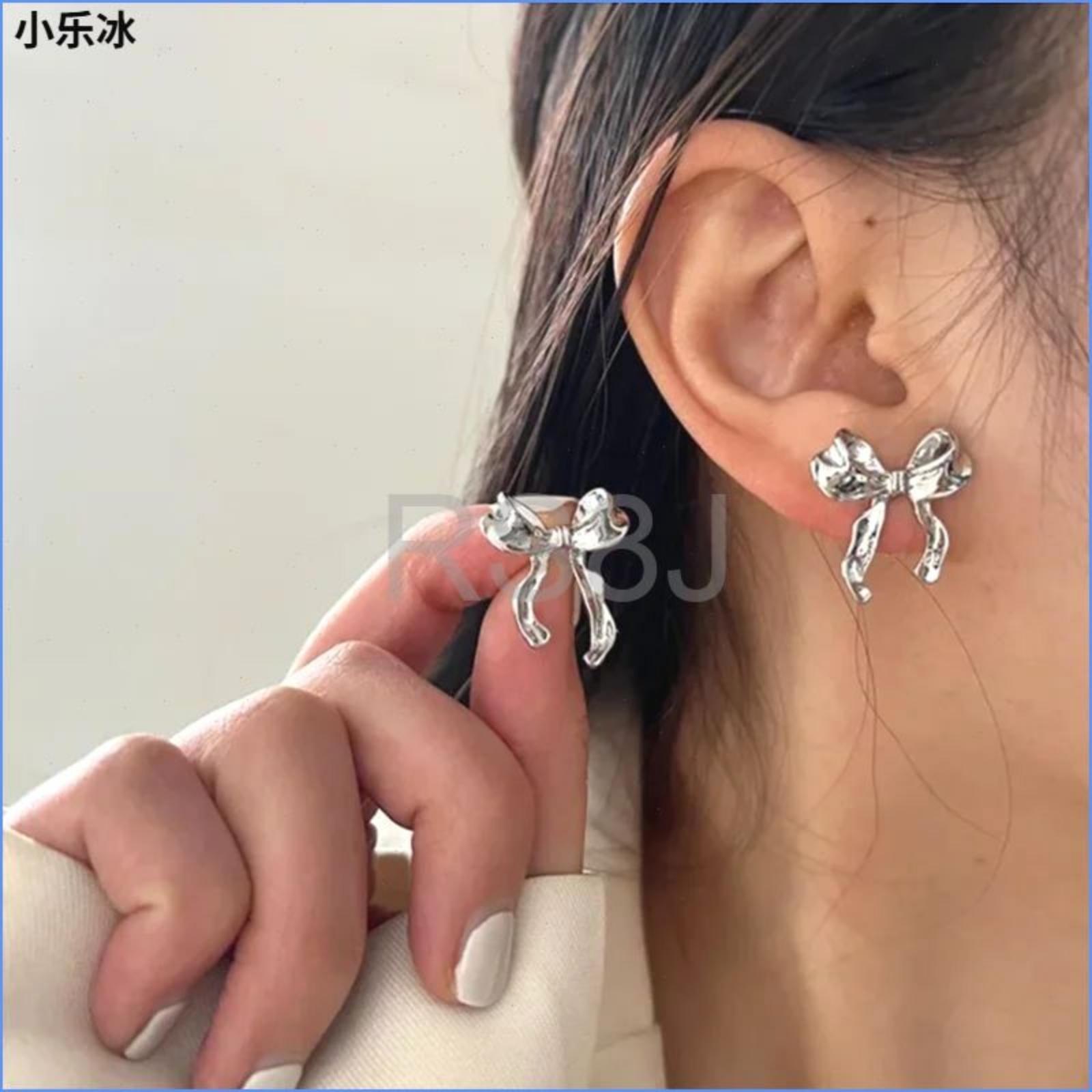 

Bow Earrings One Size