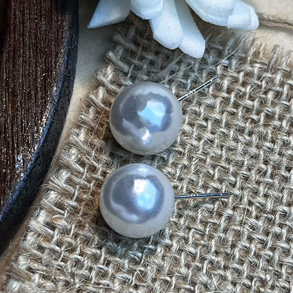 High-end highlight pearl stud earrings women's niche design earrings light luxury ear buckles new earrings explosion