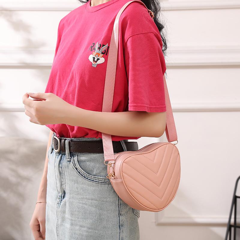 Sweet heart-shaped small bag, new fashion embroidered women's bag, shoulder messenger bag, women's mobile phone bag.