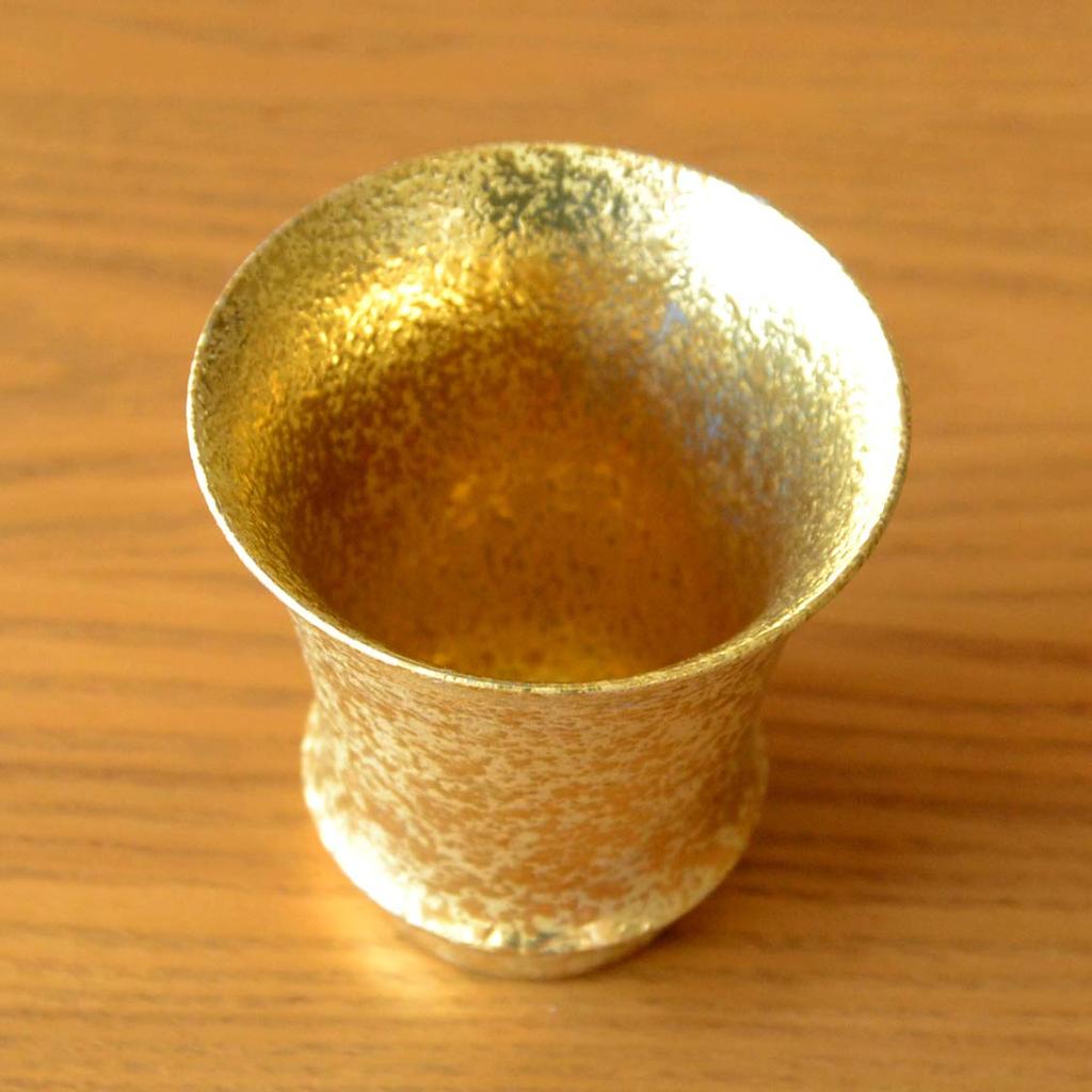 Ruhestand Sake-Tasse Stilvoll Arita Präsentiert in einer Holzbox mit Gold Ausdruck Geschenk (Ochoko), Keramik, Geschirr, Akzente, Dankbarkeit.
