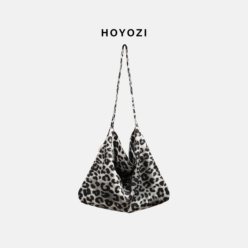 

[Xiaoyoujia Bag] Hoyozi South Korea Large Leopard-Print Canvas Bag Women 2025 New Arrival Shoulder Messenger Bag White Leopard [New]]