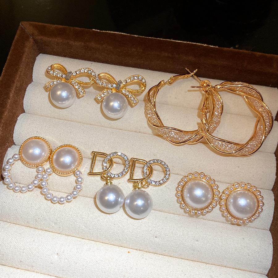 

Silver Needle Diamond Pearl Round Earrings Set French Retro Court Style Earrings Light Luxury Premium Earrings