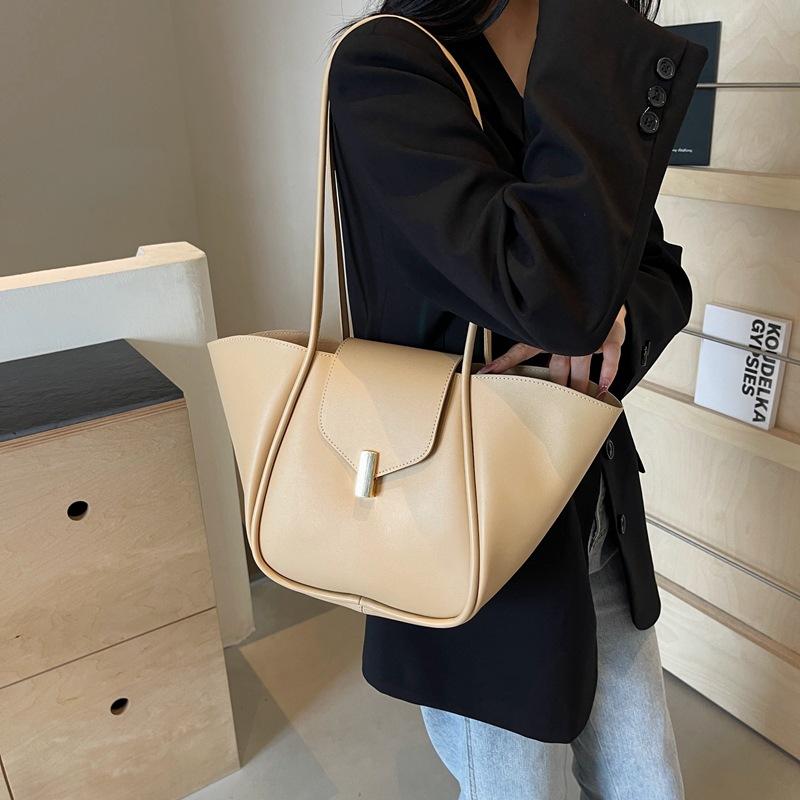 

Premium texture niche design bag women s 2025 new autumn and winter versatile shoulder bag fashionable portable vegetable basket bag 40*12*23 хаки