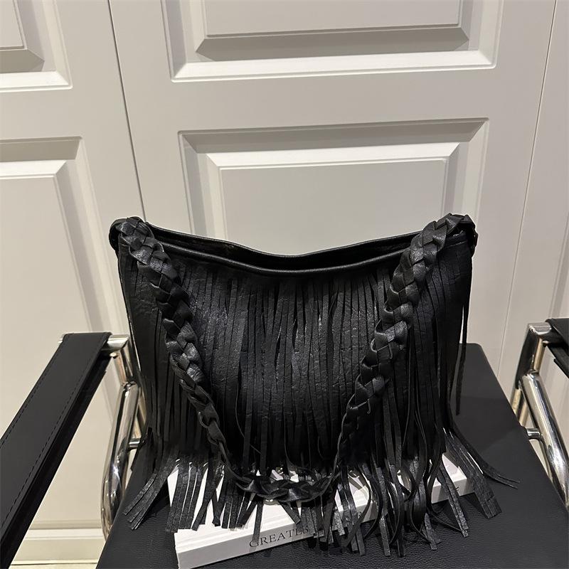 

Вместительная сумка-тоут с кисточкой, однотонная, красивая, новая, летняя, простая, повседневная, на плечо, подмышку, женская чёрный