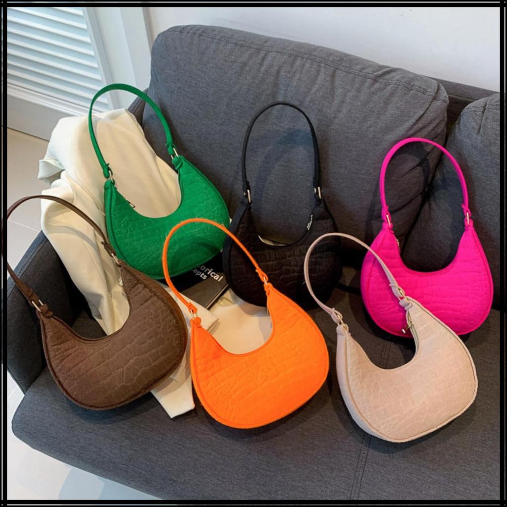 White Fang Lightweight Handbag, Compact, Solid Color, Shoulder Bag, Stylish for Everyday Use, Women's, BA036 (Black)