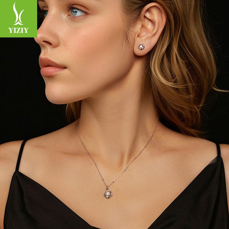 Classic Four-Leaf Clover D-Color Moissanite Stud Earrings Necklace Set S925 Sterling Silver, Light Luxury And Elegant Style