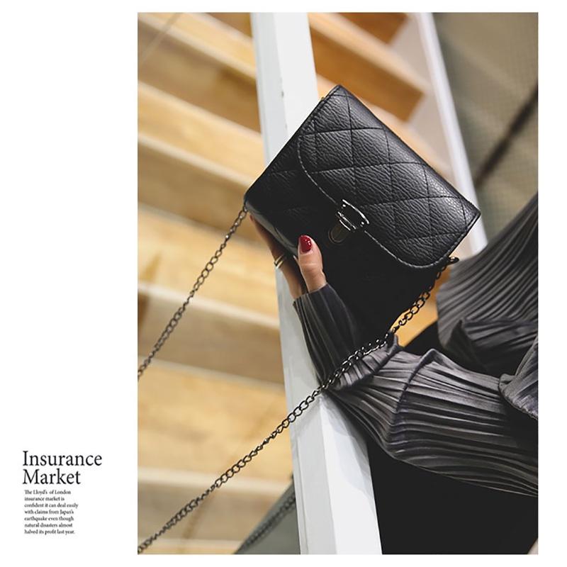 Elegant Pu Leather Female Hand Bags With Rivet Chain For Versatile Use