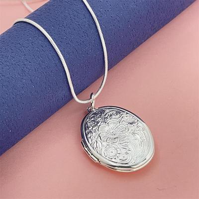 Retro Floral Oval Photo Locket Necklace - European & American Style Clavicle Chain Jewelry