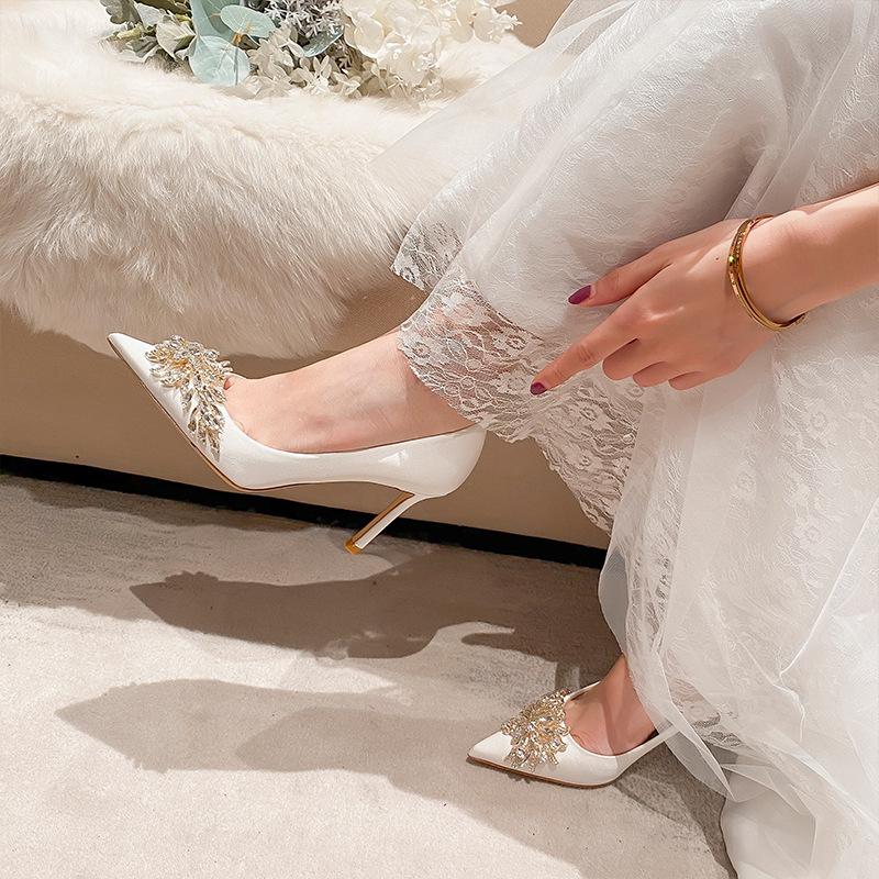 Fashion Women White Wedding High Heel Shoe Elegant Fashion Designer Pointed Tip Fine High Heels Women Pearl Banquet Wedding Shoe Tacones