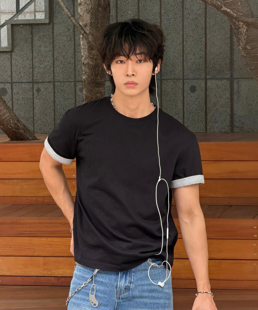 SIGNATURE Summer Crop Color Block Roll-Up Short Sleeve T-Shirt [2 Colors]