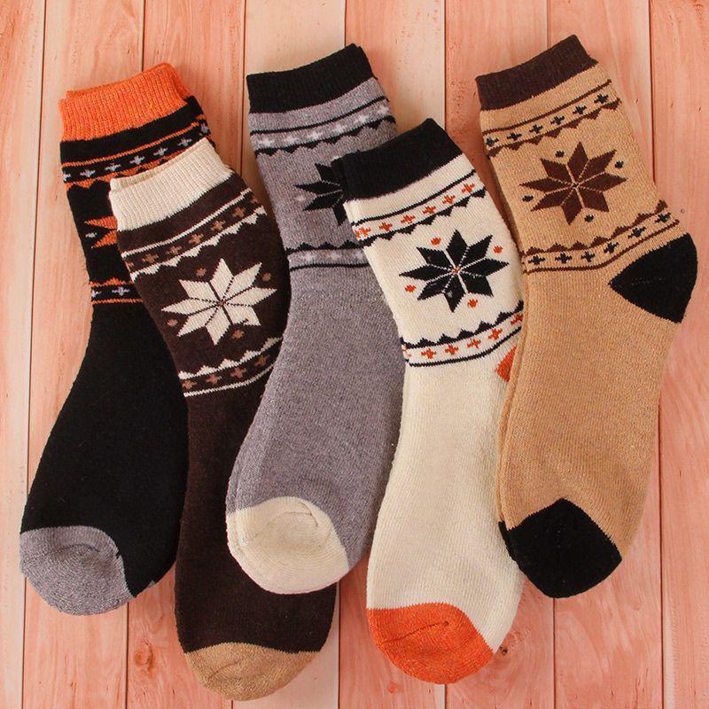 Men's Retro Christmas Warm Wool Socks: Thickened Mid-Calf, Ethnic Style with Little Deer Design for Autumn and Winter.