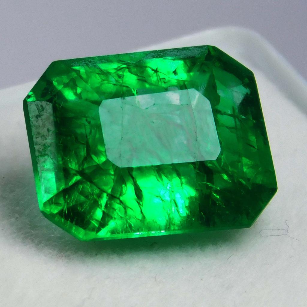 Natural Green Colombian Emerald 7.95ct Emerald Cut Certified Loose Gemstone