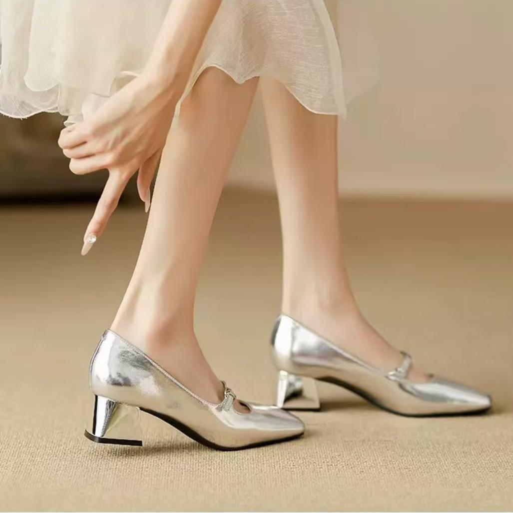 

Туфли Мэри Джейн на толстом каблуке женские осень 2025 новые мягкая поверхность мелкий вырез квадратный носок с юбкой универсальные на среднем каблуке женские туфли 40 серебряный