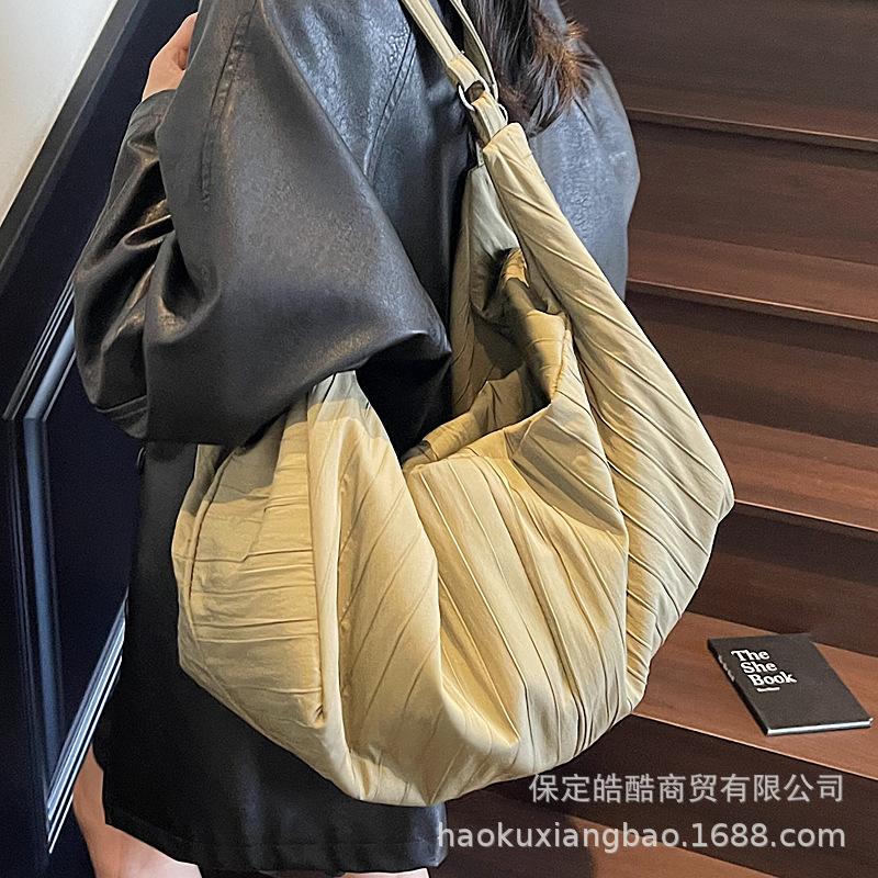 Canvas Bag Women's Large Capacity 2025 New Summer Versatile Simple Shoulder Shopping Bag College Student Class Tote Bag