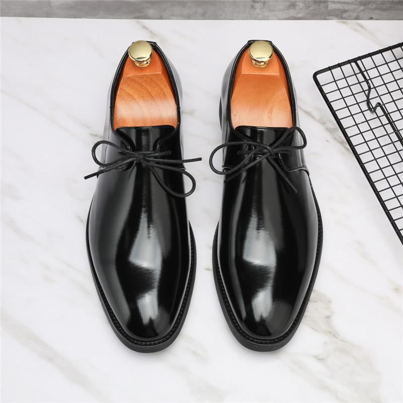 Mode Neuankömmling Designer glänzendes Lackleder Formelle Schuhe für Herren Party Hochzeit Bräutigam Abschlussball Ballerinas Zapatillas Hombre