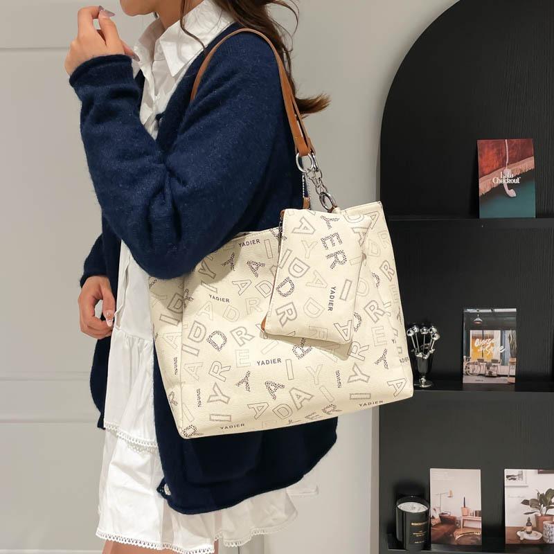 Fashion printed retro shoulder bag women's new early autumn large-capacity mother and child bag commuter casual tote bag