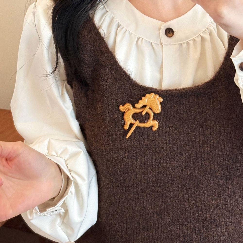 Lion Animal Sweater Pin Alpaca Pony Brooch Fashion Wooden Brooch  Clothing Accessory