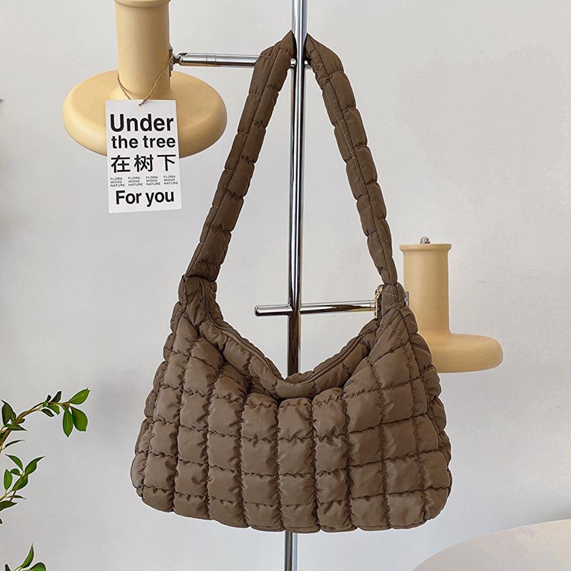 

Folded large capacity fashion Internet celebrity shoulder bag women 2025 new Korean version versatile ins underarm bag tote bag кофейный