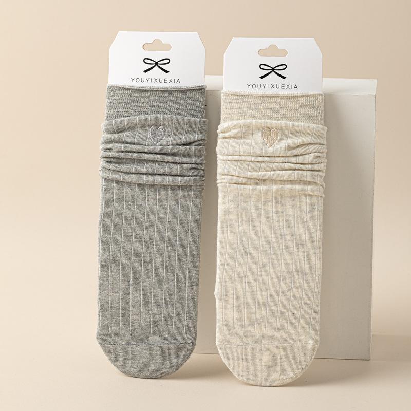 5/10 Pairs Comfortable Casual and Versatile Women's Autumn Winter Mid Calf Socks with Embroidered Heart Cotton Long Socks Cute Cotton Socks