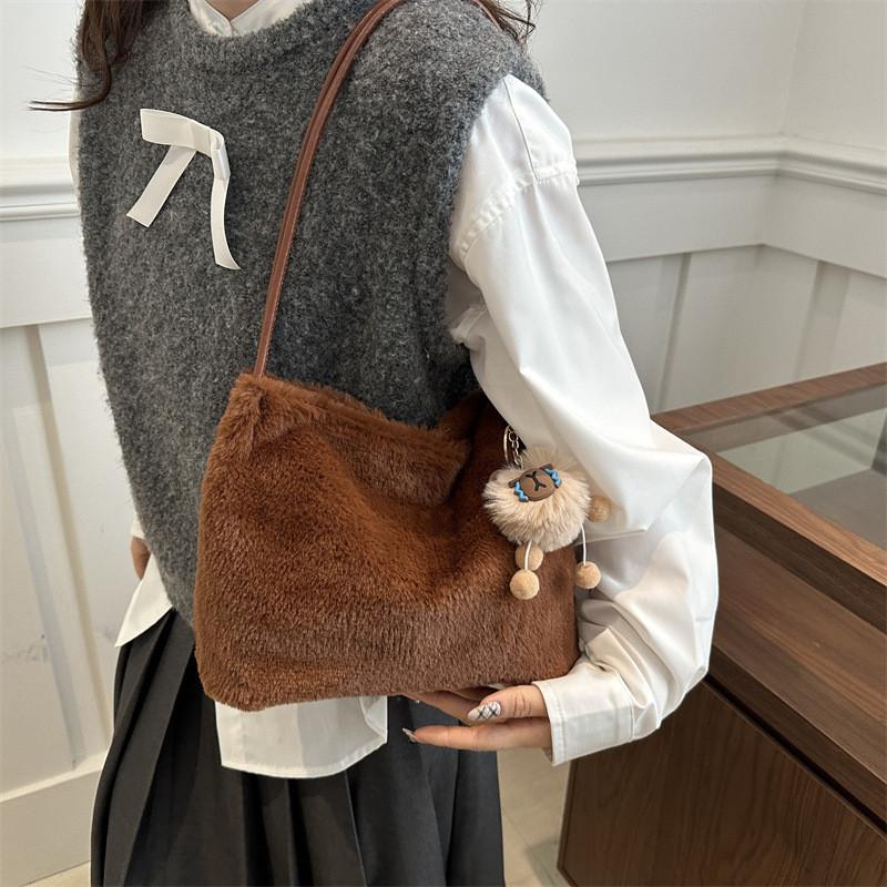 Stylish And Trendy Large Capacity Tote Bag For Women Perfect For Winter Commuting