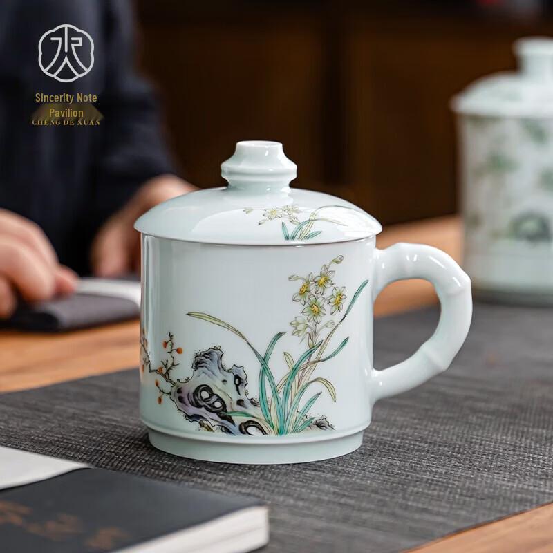 Jingdezhen Hand-painted Stoneware Tea Mug with Lid