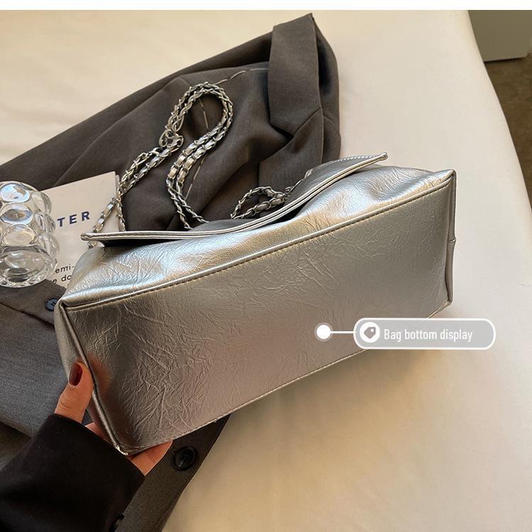 2024 Summer Casual Soft Surface Diamond Chain Large Capacity Shoulder Bag for Women