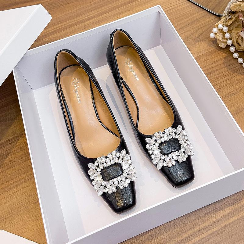 

Туфли на высоком каблуке с квадратной головкой, толстые каблуки не утомляют ноги, весна 2025, новые женские туфли большого размера, красные со стразами, квадратная пряжка, одинарные туфли на среднем каблуке 34 чёрный