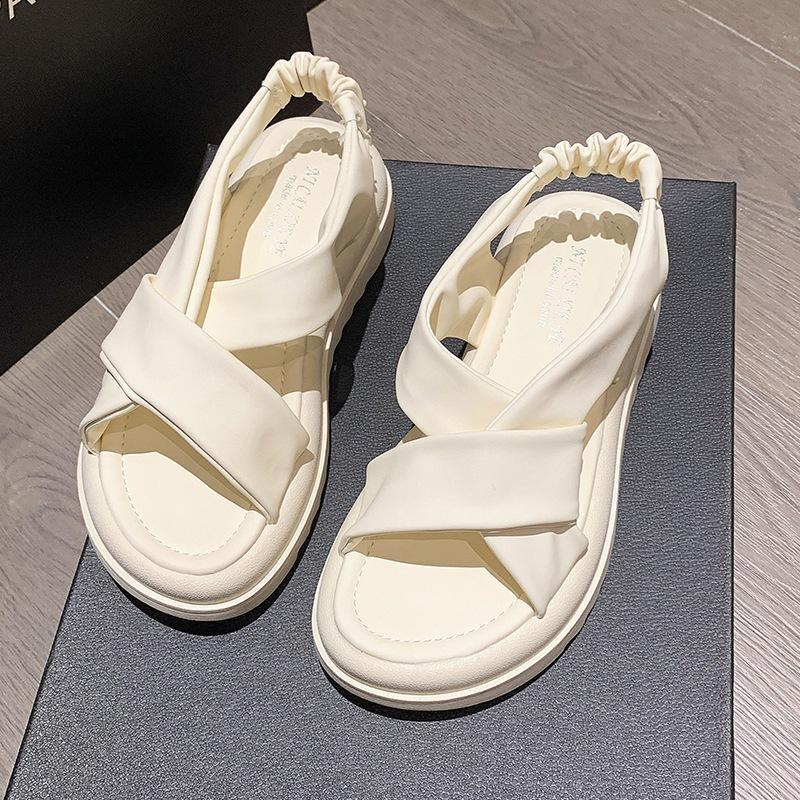 Stepping on shit sandals women's summer 2025 new one-pedal soft-soled versatile casual non-slip outer wear student cool slippers