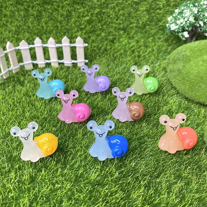 2 stk Glødende Mini Snegler Miniatyr Mose Mikrolandskap Dekorasjon Glød i Mørket Sneglefigurer Eventyrhage Tilbehør
