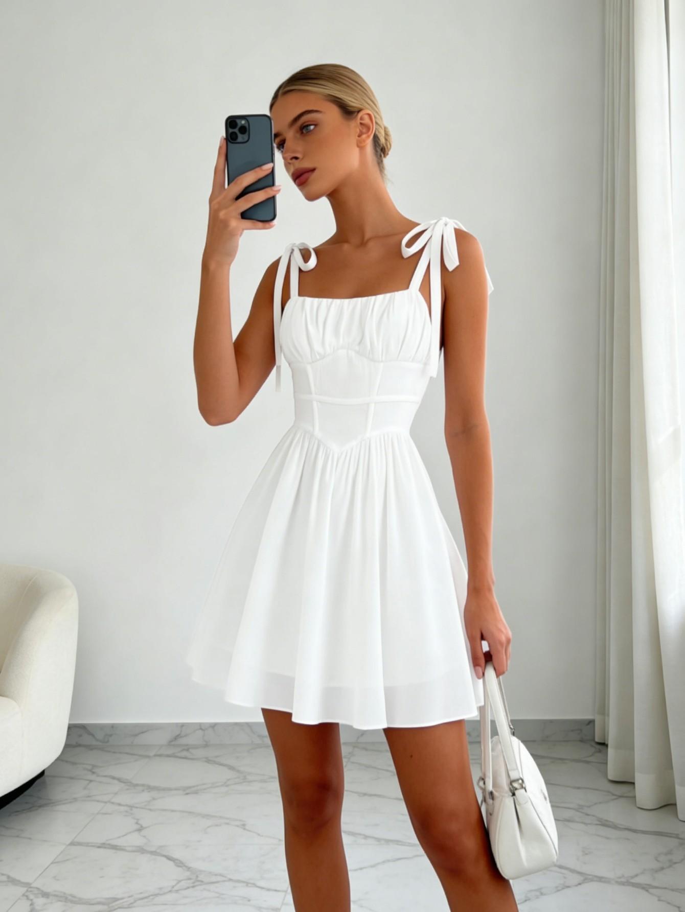

White French lace-up suspender dress for women s summer new waist square collar short A-shaped skirt with elegant temperament L білий