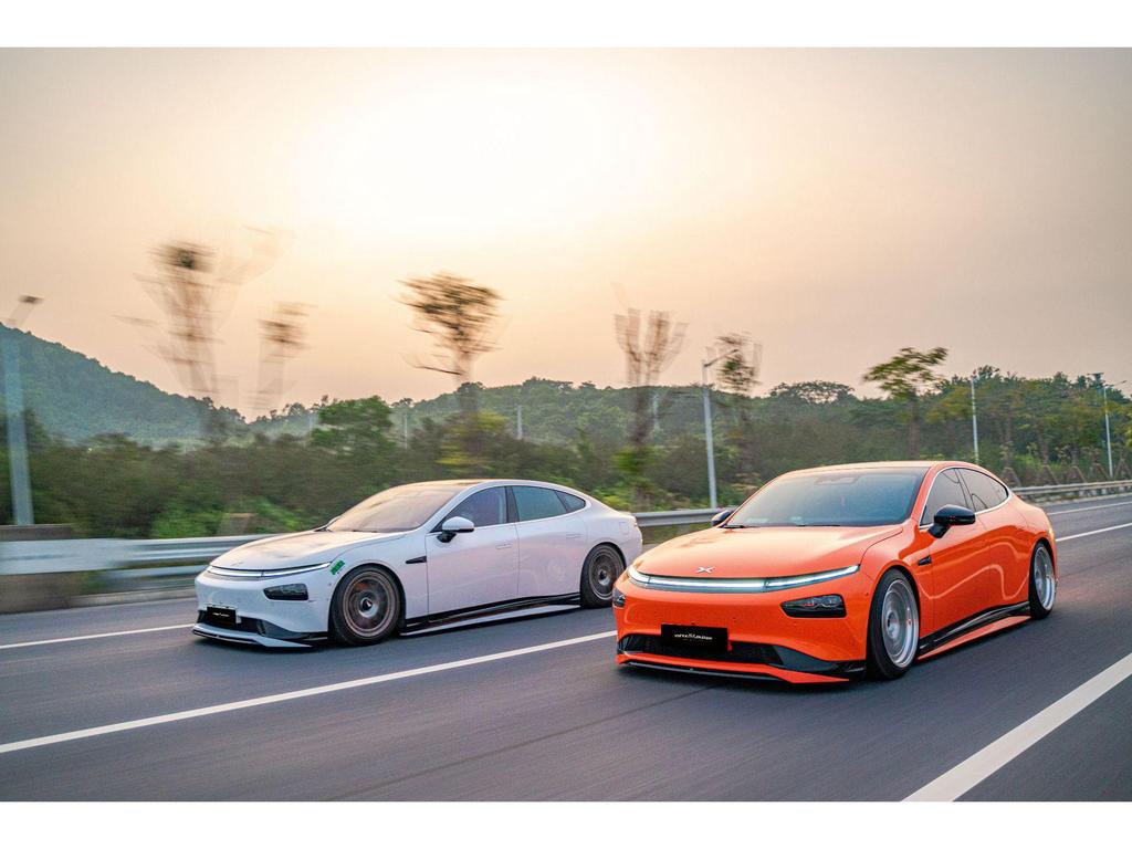 XPENG P7 YOFER Kit: Front Lip, Side Skirts, Rear Lip, Spoiler, Carbon Fiber Tail Wing, Eyebrows.
