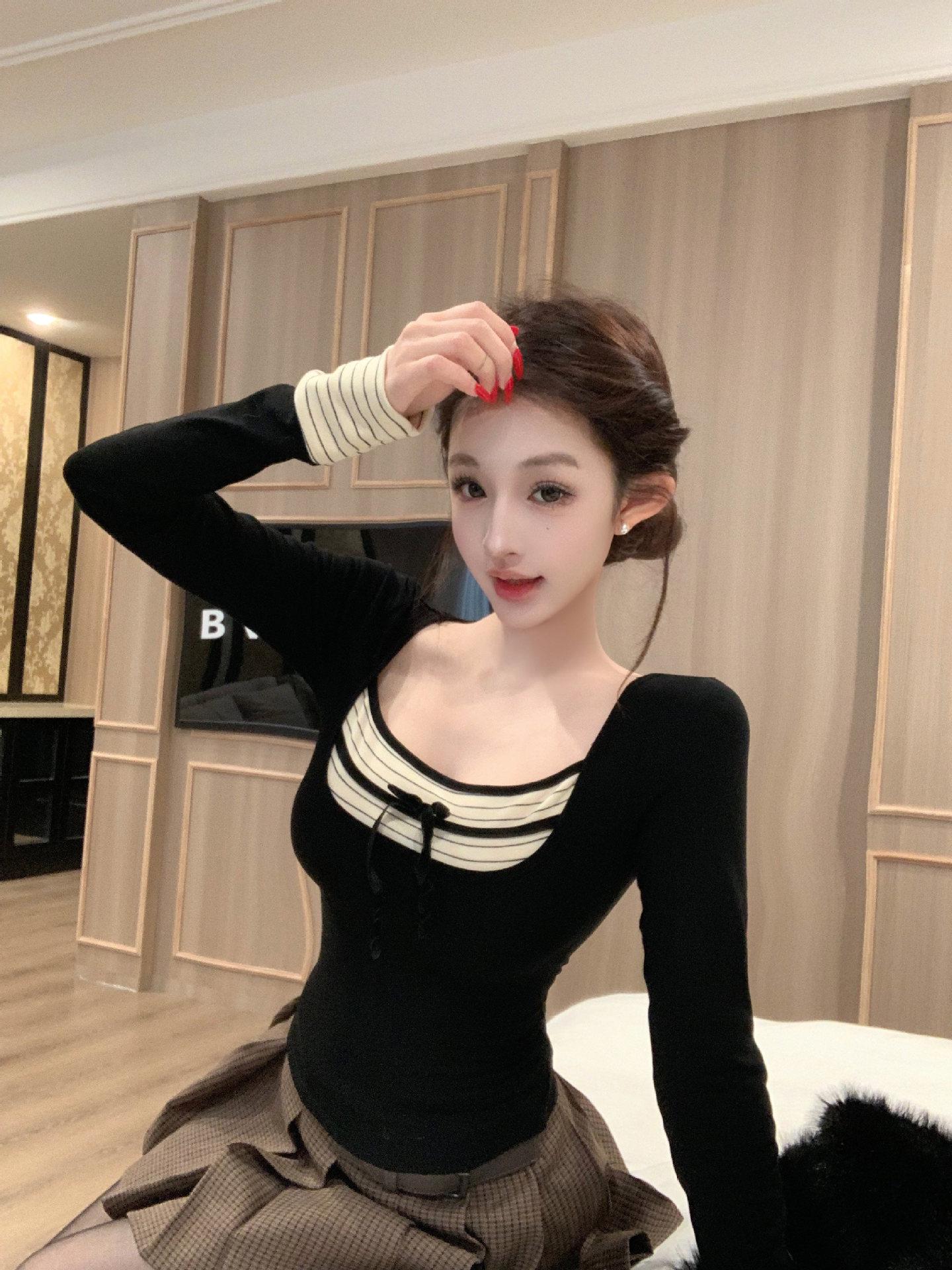 

Women s Patchwork Striped Two-Piece Illusion Square Neck Slim Fit Long Sleeve Top with Color Blocking and Waist-Cinching Design for Autumn/Winter Medium чёрный