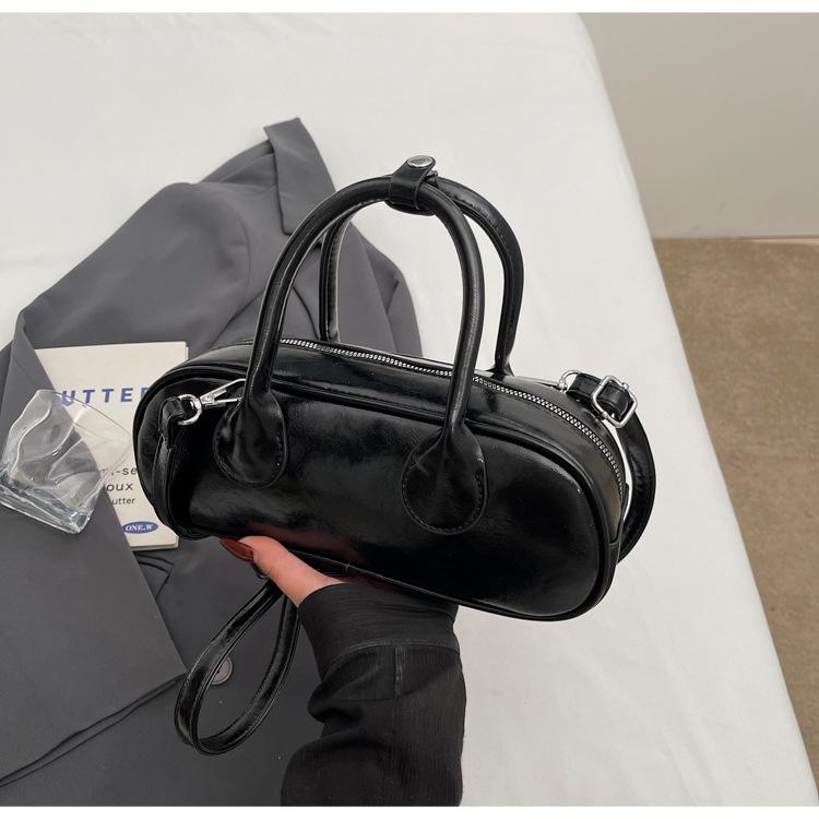 Xiaohongshu Fashion High Sense Niche Casual Versatile Baguette Bag Women's 2025 Spring and Summer New Solid Color Handbag