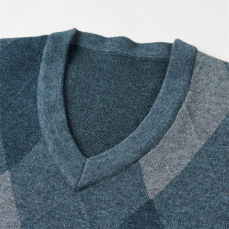 Winter Warm Men's Plaid V-neck Long Sleeved Sweater Knitted Sweater Fashion Casual Versatile Top