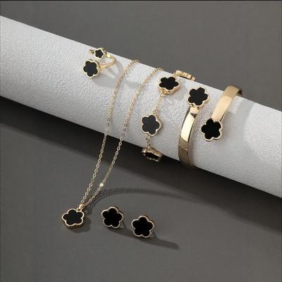 Einfaches und vielseitiges Petal Clover Schmuckschmuckset