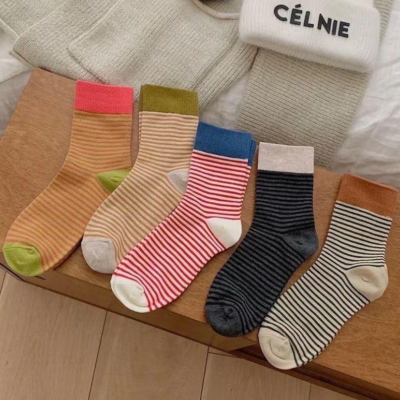 

Женские полосатые носки средней длины - модный ретро японский стиль для осенне-зимних видов спорта и уличной одежды. Black and White Stripes