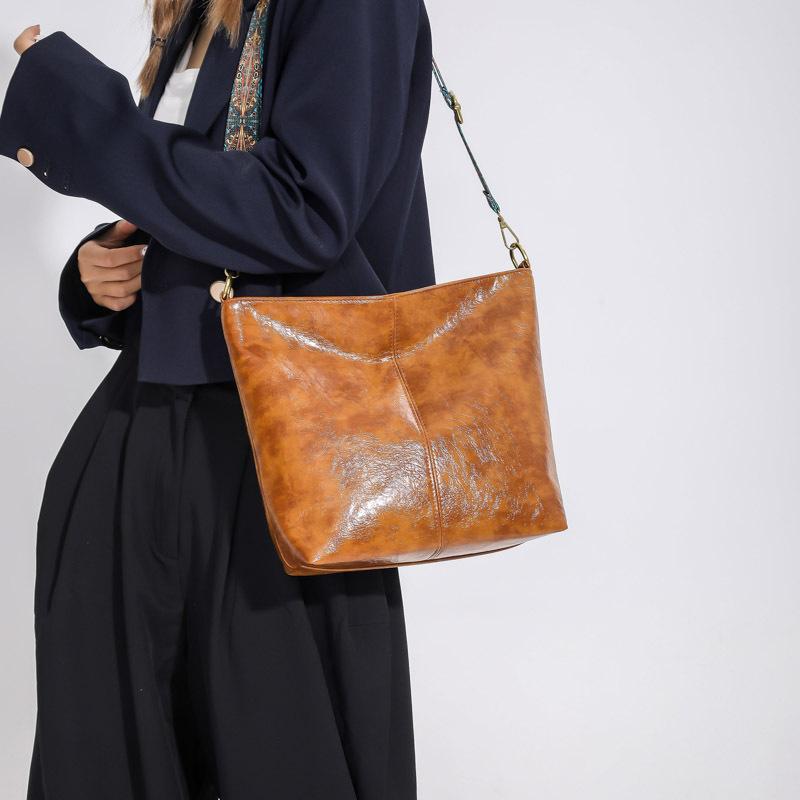 Trendige Bucket Bag mit großem Fassungsvermögen 2025 Sommer neue Tasche Damenmode einfache Schultertasche lässige Pendler-Damentasche