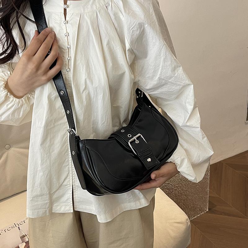 Popular single shoulder underarm bag 2025 spring women's commuting fashion texture this year's foreign style retro solid color women's bag trend