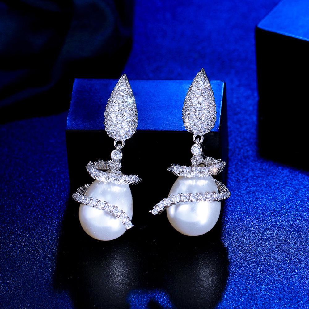 French Texture Light Luxury Geometric Lines Pearl Earrings Slightly Inlaid Zircon Design Earrings Autumn And Winter