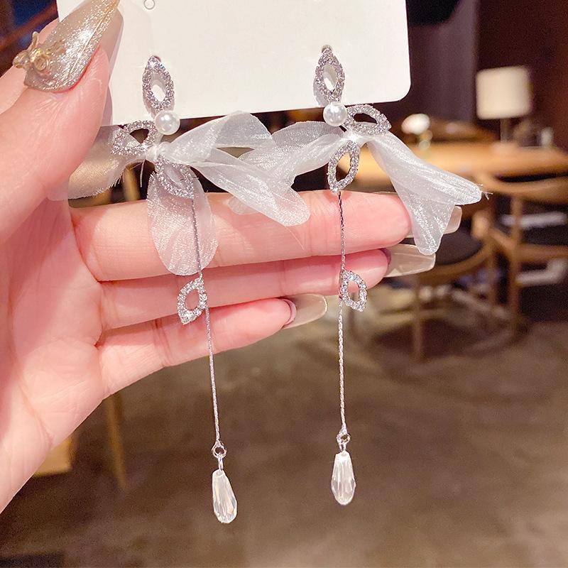 Super Fairy Gauze Flower Diamond Earrings Female New Online Celebrity Ear Jewelry Temperament Long Crystal Tassel Earrings.