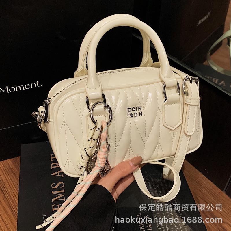 Women's bag 2025 new messenger bag spring and summer small square bag niche design high sense women's shoulder portable diamond bag