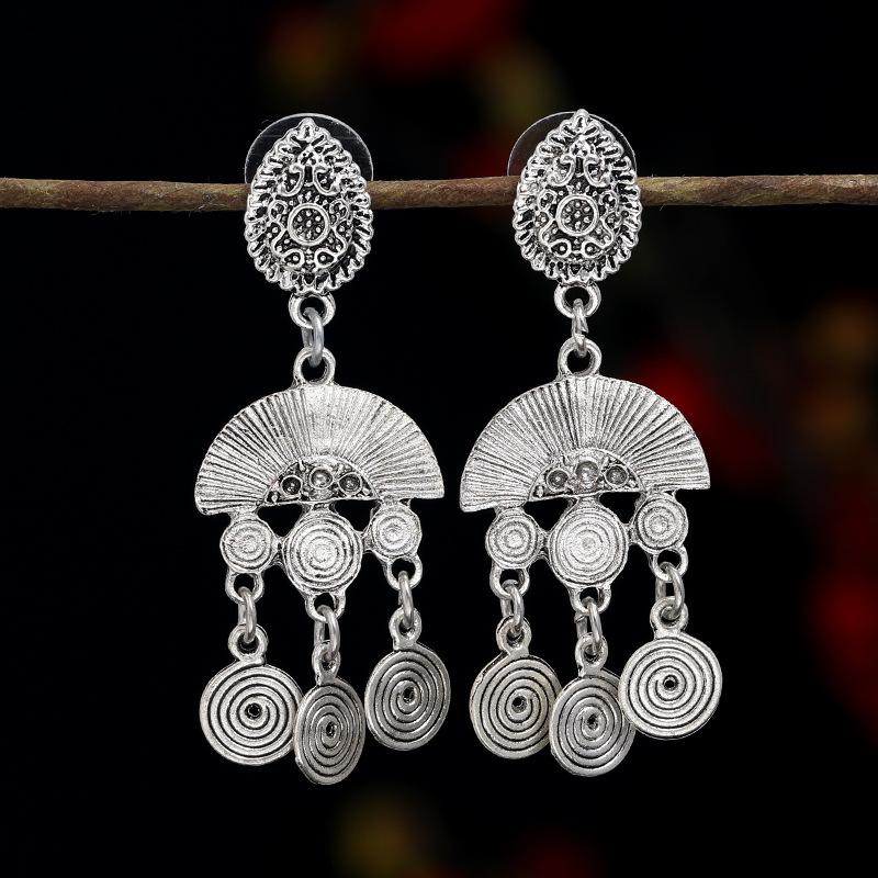 Retro Personalized Tibetan Silver Fringed Stud Earrings Long Temperament Versatile Earrings Exaggerated Metal Vacation Earrings Women
