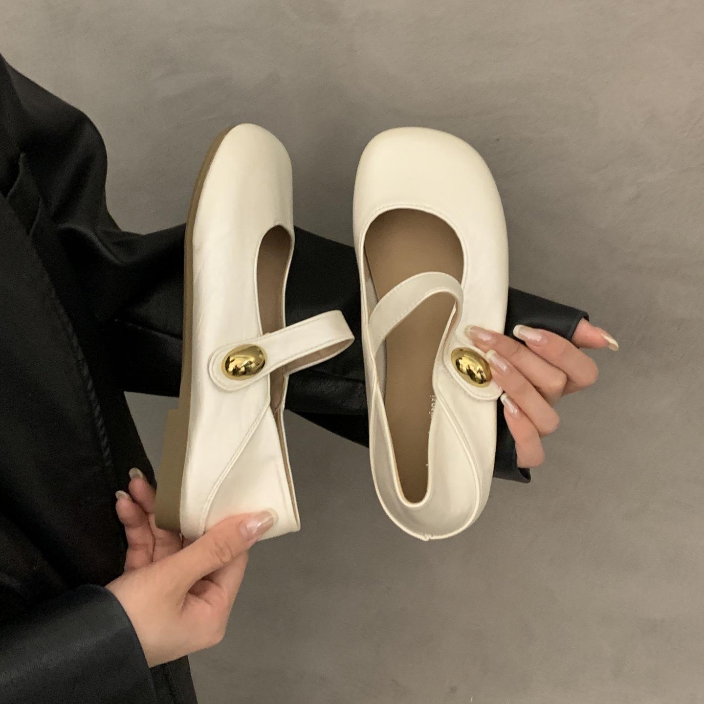 

French retro Mary Jane shoes women s 2025 summer new round head shallow mouth one-word buckle pregnant women soft sole with skirt shoes 35