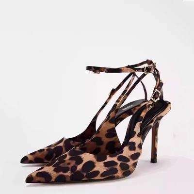 2025 Nieuwe sexy temperament senior gevoel fijne hak sandalen puntige satijn luipaardprint hoge hakken