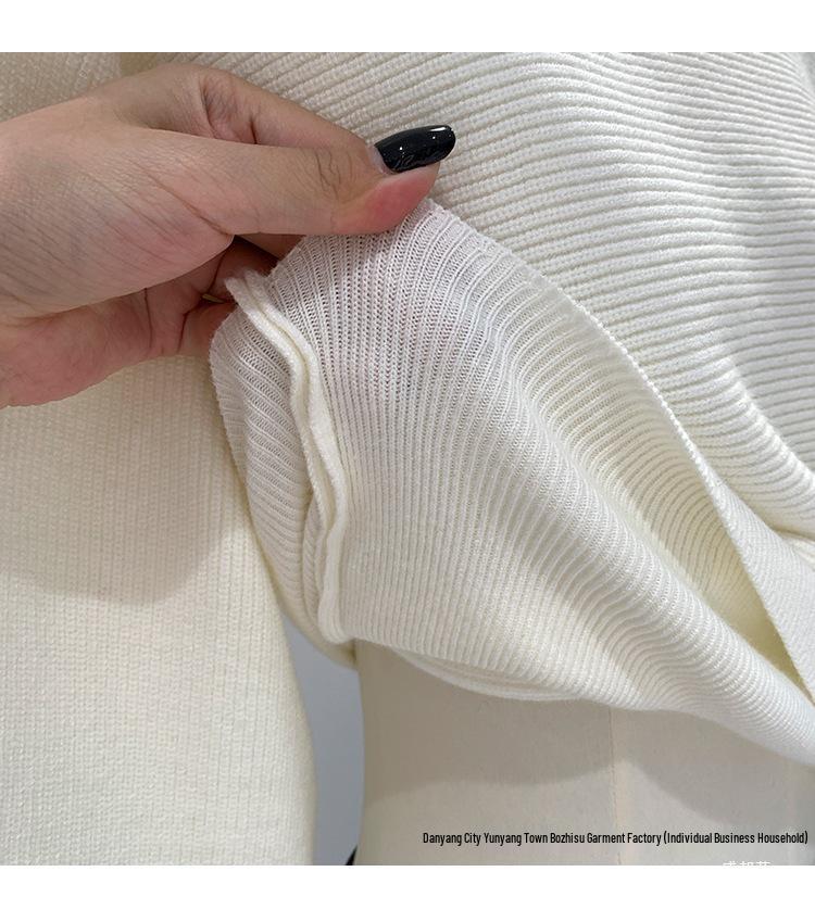 One-Shoulder Knit Base Shirt: Women's Korean Style Autumn/Winter Fashionable Versatile Off-Shoulder Sweater.