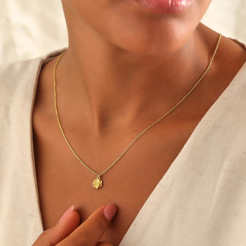 Huitan Charming Women Pendant Necklace Gold Color Flower Shaped Fancy Accessories Fashion Jewelry for Wedding Engagement Party