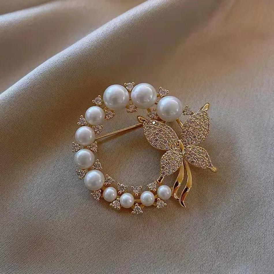 Butterfly Brooch Trend Elegant Circle Leaf Brooch Party Gift Creative Fashion Gifts Baroque Imitation Pearl Rhinestone Wreath