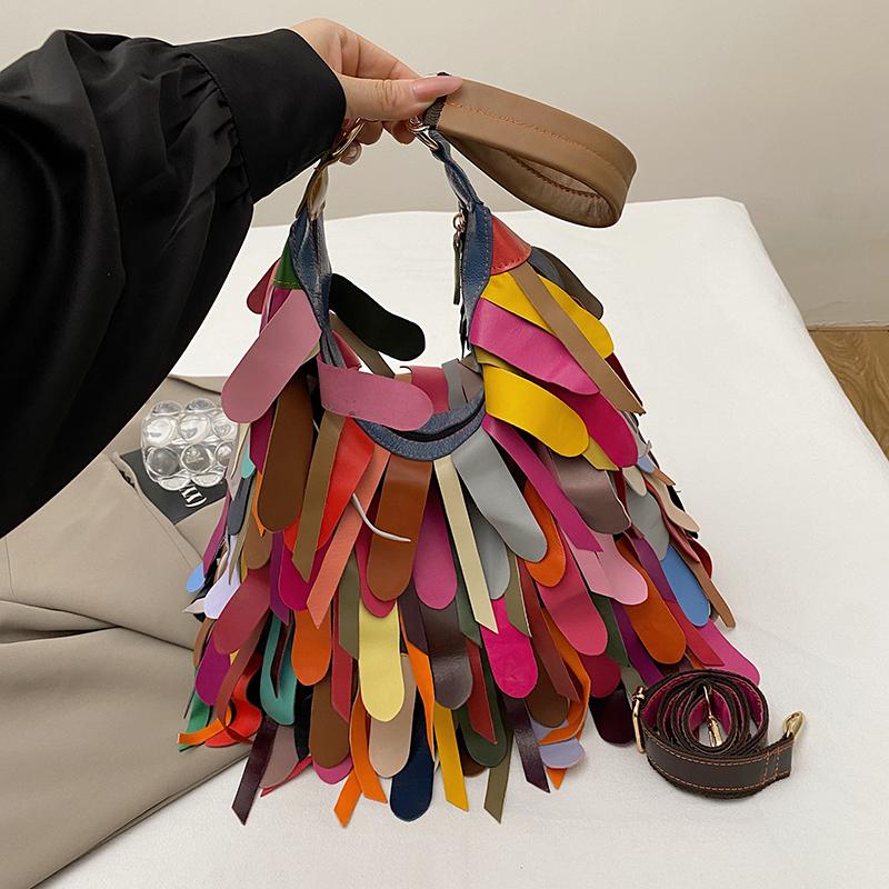 Niche design large-capacity underarm shoulder bag female personality Indian style fringed commuter messenger bag